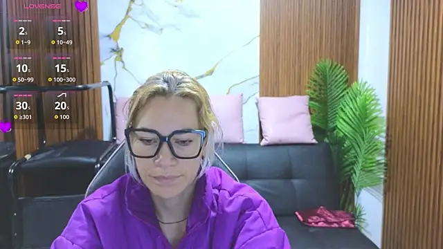 Snapshot of alonddra_tay chatting on 17, 7, 2026 alonddra tay online show from 17, 7, 2026