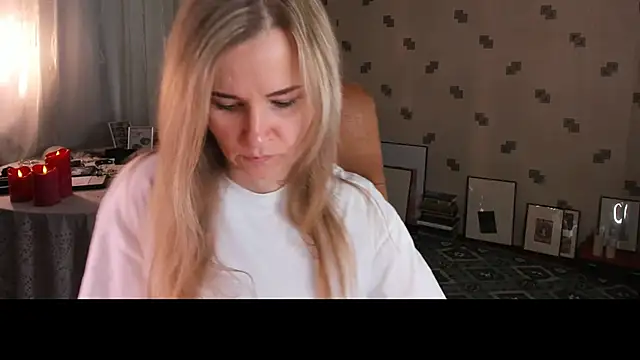 Snapshot of MiaSparkes chatting on 12, 6, 2026 MiaSparkes online show from 12, 6, 2026