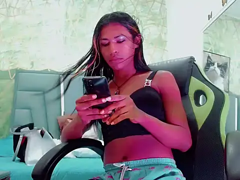 Naomisaenz01 online show from 2, 6, 2026