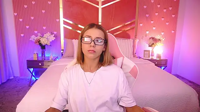 DoveLovee online show from 13, 7, 2026