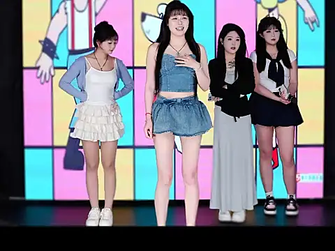 zhangqiqi1 online show from 12, 4, 2026