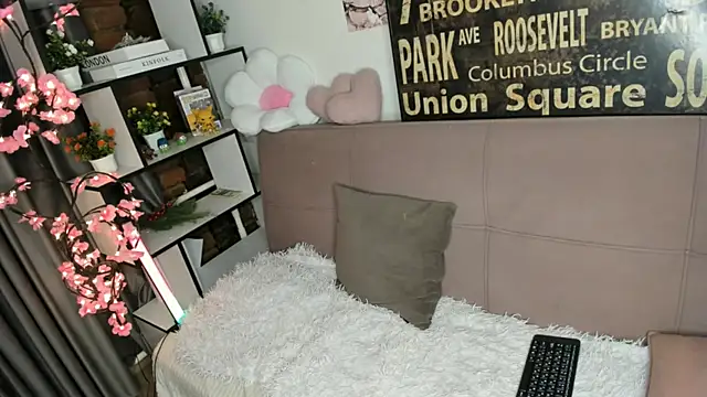 TwinkWhite online show from 31, 5, 2026
