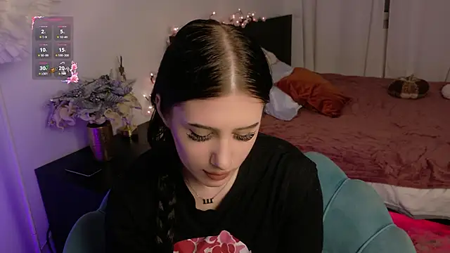 HazelHayesss online show from 4, 6, 2026