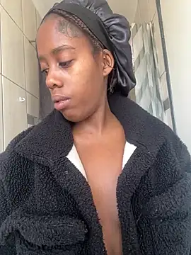 petite bee online show from 28, 6, 2026