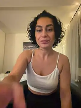 Snapshot of CurlyRouge chatting on 8, 5, 2026 CurlyRouge online show from 8, 5, 2026