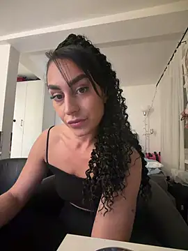 Snapshot of CurlyRouge chatting on 12, 5, 2026 CurlyRouge online show from 12, 5, 2026