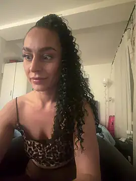 Snapshot of CurlyRouge chatting on 19, 5, 2026 CurlyRouge online show from 19, 5, 2026