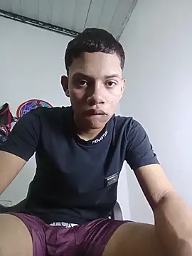 Snapshot of curious_straight_guy chatting on 16, 4, 2026 curious straight guy online show from 16, 4, 2026