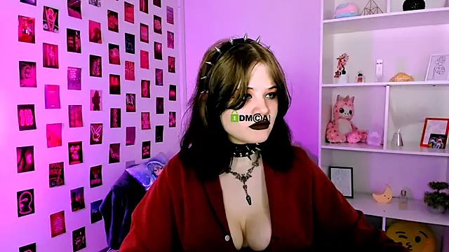 nikki kiss  online show from 29, 7, 2026