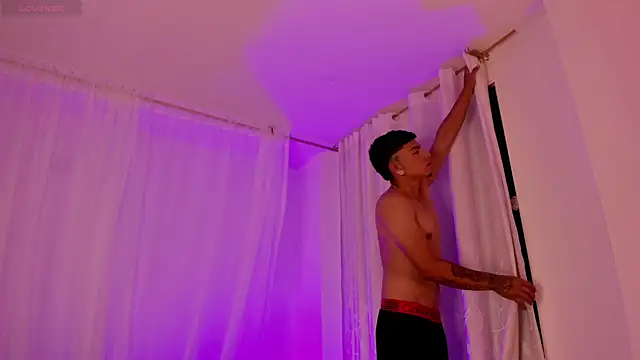 Thiago teenboy66 online show from 18, 4, 2026