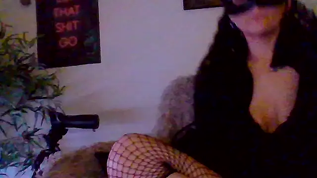 shyhornymommy online show from 16, 4, 2026