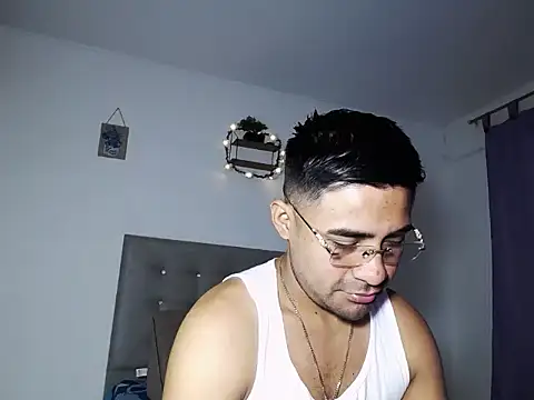 zeussexyhot online show from 24, 4, 2026