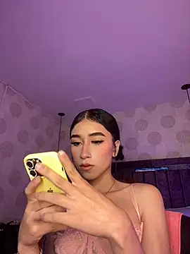 Snapshot of Alahia_pink_ chatting on 15, 4, 2026 Alahia pink online show from 15, 4, 2026