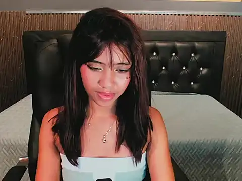 Zafiro Bluex online show from 13, 4, 2026