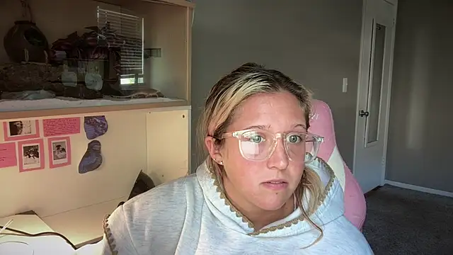 MUSCLEMOMMY1365 online show from 8, 5, 2026
