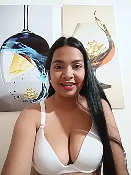 Snapshot of Silvana2927 chatting on 6, 6, 2026 Silvana2927 online show from 6, 6, 2026