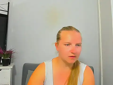 Snapshot of RoseTeacherX chatting on 8, 6, 2026 RoseTeacherX online show from 8, 6, 2026