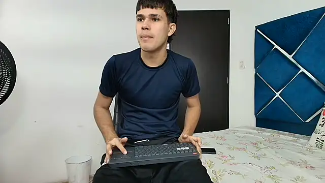 Snapshot of EdwinBoys chatting on 12, 6, 2026 EdwinBoys online show from 12, 6, 2026