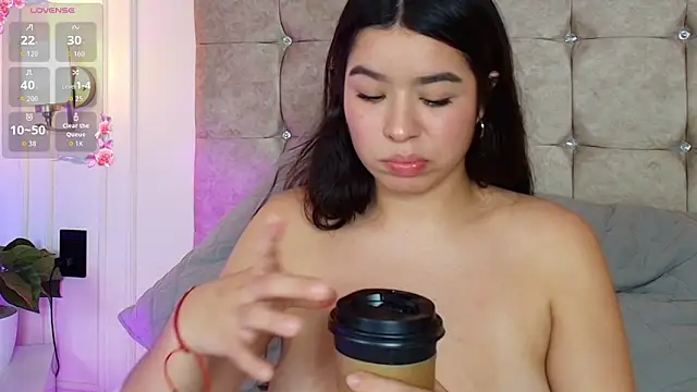 Snapshot of SophieBuitrago chatting on 3, 6, 2026 SophieBuitrago online show from 3, 6, 2026