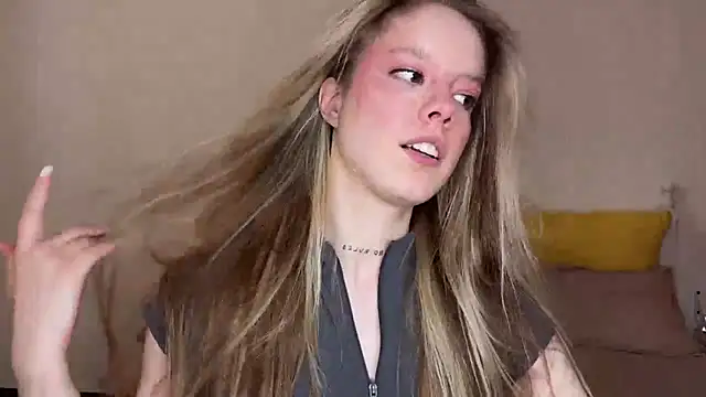 Snapshot of Catrinee chatting on 7, 5, 2026 Catrinee online show from 7, 5, 2026
