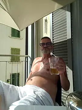 Snapshot of Thomster72 chatting on 21, 6, 2026 Thomster72 online show from 21, 6, 2026