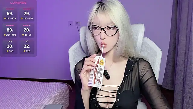 Snapshot of Luyann- chatting on 10, 7, 2026 Luyann- online show from 10, 7, 2026