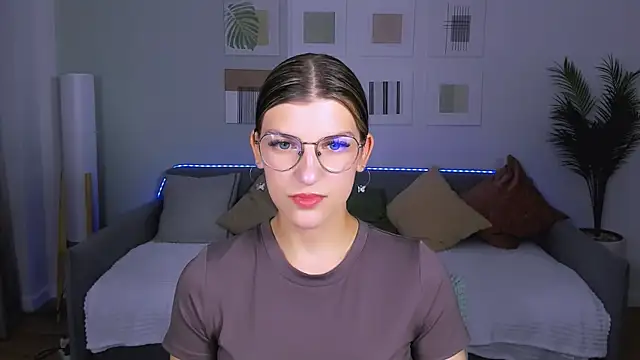 Snapshot of AnnaThorne chatting on 10, 6, 2026 AnnaThorne online show from 10, 6, 2026
