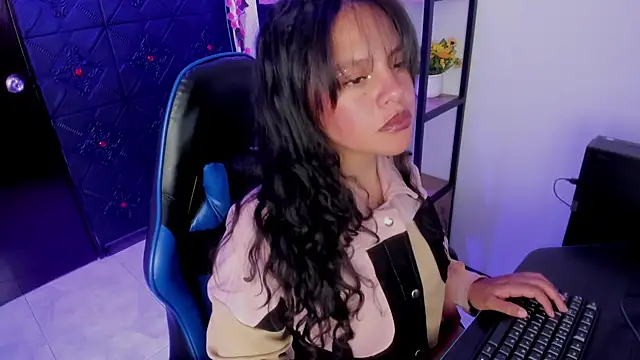 LilaVelvet online show from 8, 5, 2026