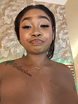 Snapshot of Chloe_LaurentXXX chatting on 30, 6, 2026 Chloe LaurentXXX online show from 30, 6, 2026