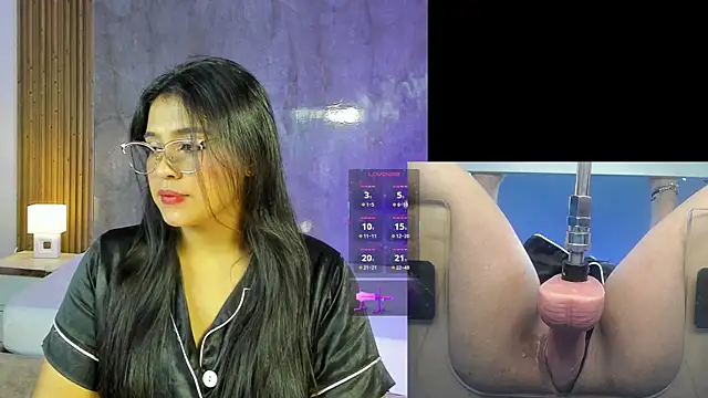 Snapshot of LuciaReid chatting on 8, 5, 2026 LuciaReid online show from 8, 5, 2026