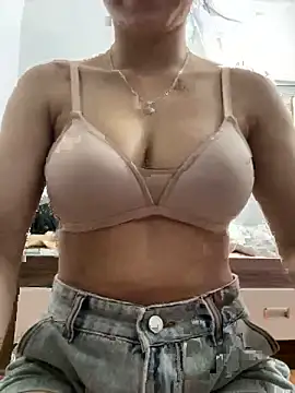 Snapshot of Yumiara chatting on 2, 6, 2026 Yumiara online show from 2, 6, 2026