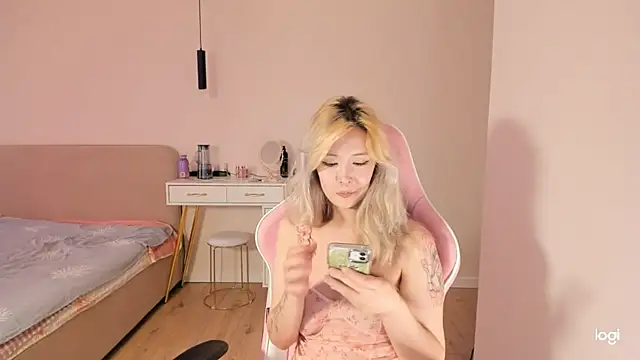 Snapshot of kitsuneari chatting on 13, 5, 2026 kitsuneari online show from 13, 5, 2026