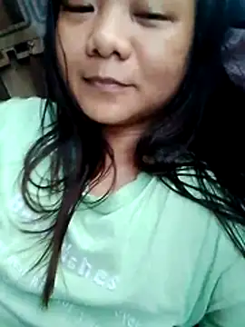 Snapshot of eljhenx chatting on 19, 6, 2026 eljhenx online show from 19, 6, 2026