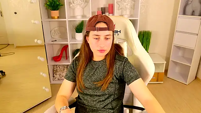 NadinnL online show from 7, 5, 2026