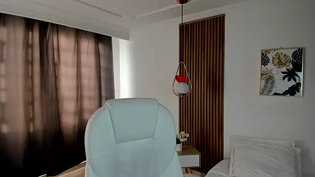 Snapshot of luniksa chatting on 7, 6, 2026 luniksa online show from 7, 6, 2026