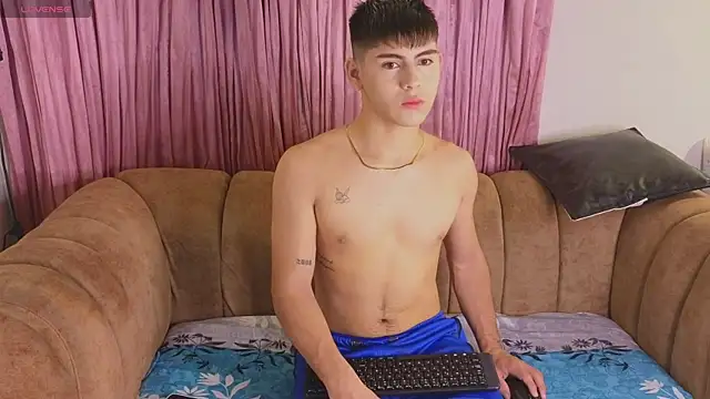 Snapshot of josethariaz25 chatting on 15, 5, 2026 josethariaz25 online show from 15, 5, 2026