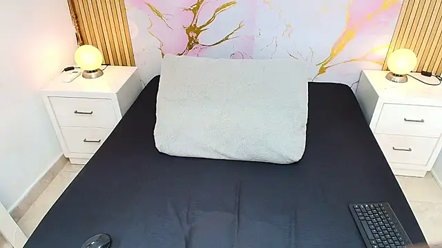 PaulineKosh online show from 6, 6, 2026