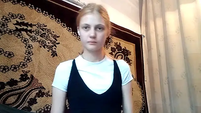 Snapshot of LunaLaday chatting on 18, 5, 2026 LunaLaday online show from 18, 5, 2026