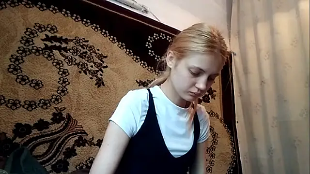 Snapshot of LunaLaday chatting on 18, 5, 2026 LunaLaday online show from 18, 5, 2026