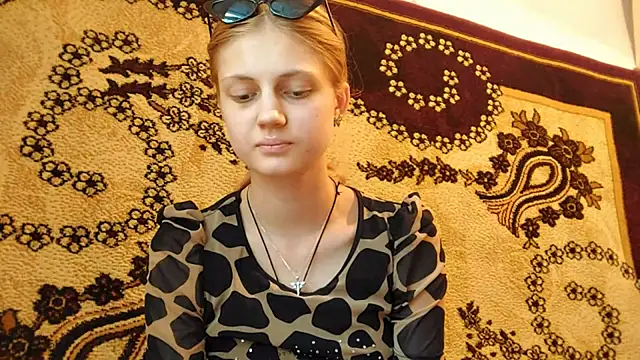 Snapshot of LunaLaday chatting on 5, 6, 2026 LunaLaday online show from 5, 6, 2026