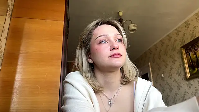 Snapshot of AlisiaStreitmatter chatting on 28, 4, 2026 AlisiaStreitmatter online show from 28, 4, 2026