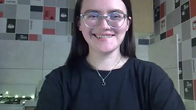 Miss Tinakiss online show from 21, 4, 2026