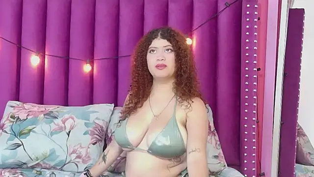 Snapshot of HoneyHipss chatting on 7, 5, 2026 HoneyHipss online show from 7, 5, 2026