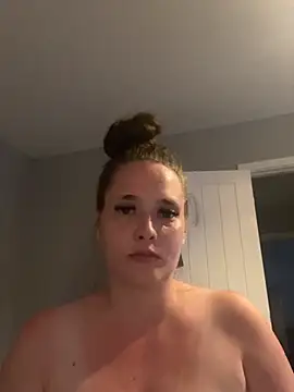 Snapshot of Poppylooloo chatting on 7, 7, 2026 Poppylooloo online show from 7, 7, 2026