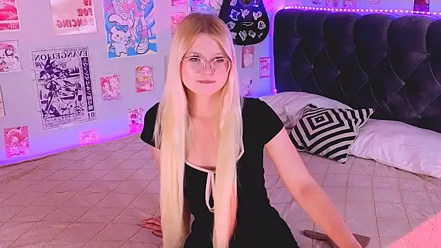 Snapshot of LunariaFox chatting on 26, 7, 2026 LunariaFox online show from 26, 7, 2026