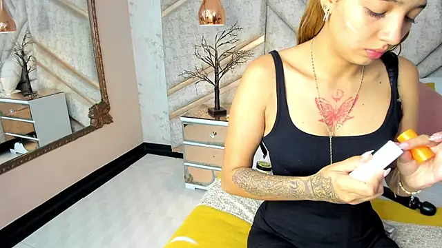 SamaanthaMiller online show from 13, 5, 2026
