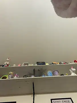 lauasg97 online show from 22, 4, 2026