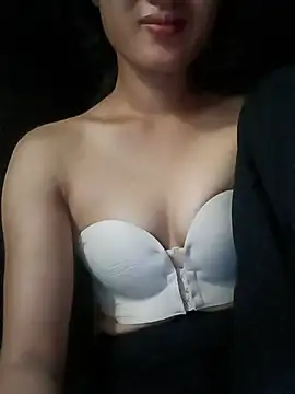 Snapshot of Rosie_LoveUU chatting on 8, 5, 2026 Rosie LoveUU online show from 8, 5, 2026