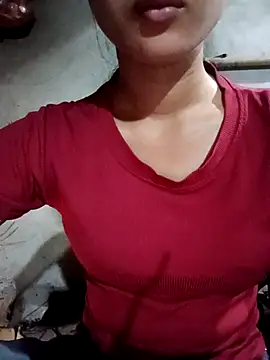 Snapshot of Rosie_LoveUU chatting on 7, 6, 2026 Rosie LoveUU online show from 7, 6, 2026