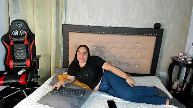 Zoedeleon online show from 9, 5, 2026